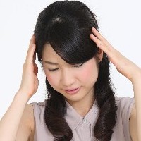 頭痛の女性