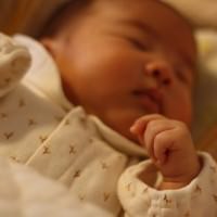 眠る赤ちゃん