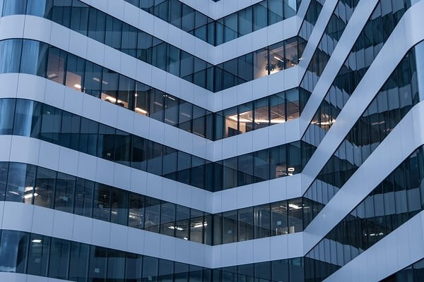 オフィスビルの窓