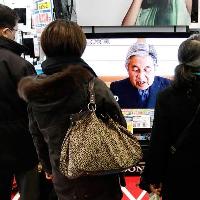 お言葉のTV報道を見る国民