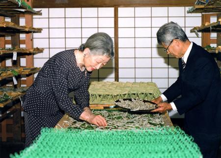 御養蚕室での香淳皇后陛下