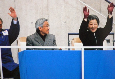 ウェーブに参加される皇后陛下