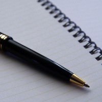 ボールペンとメモ帳